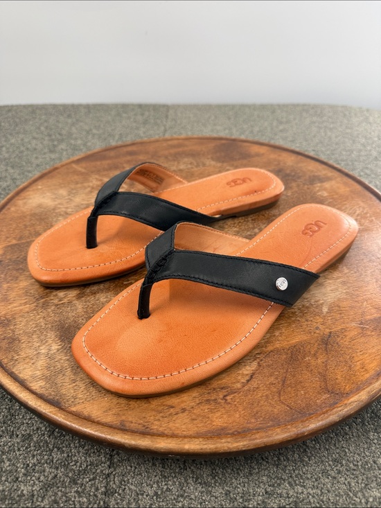 UGG Shoes - UGG Sandals Wm 8 Carey Black Leather Thong Flip Flops Summer Vacation